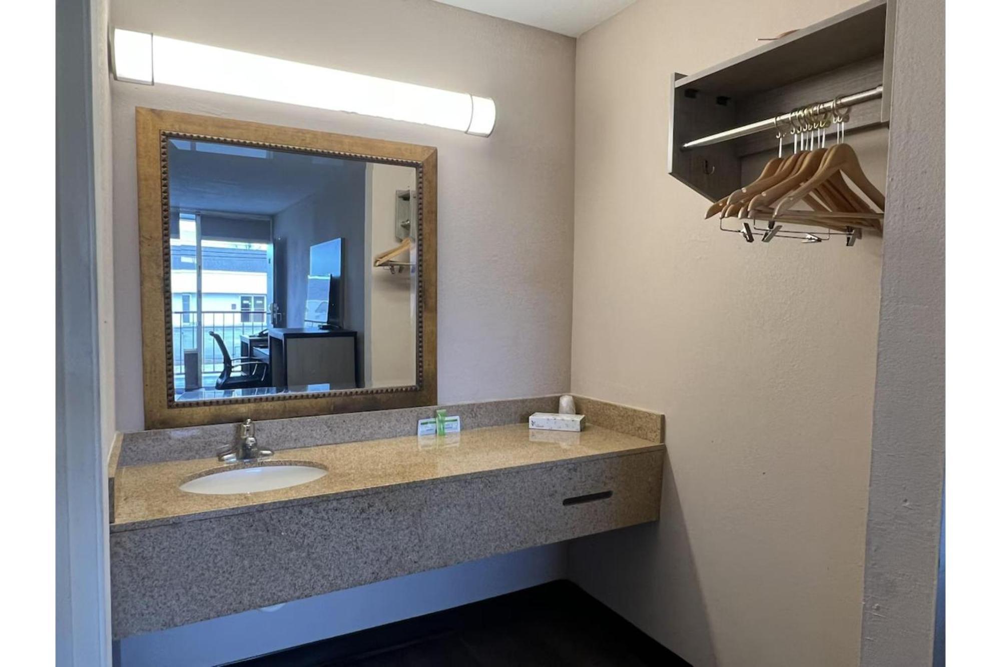 Western Motel By Oyo Hattiesburg Ngoại thất bức ảnh