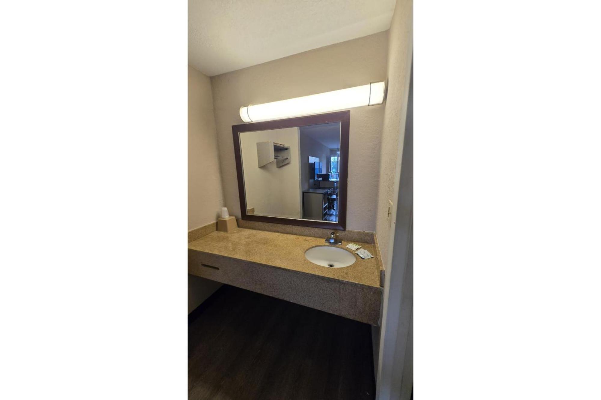 Western Motel By Oyo Hattiesburg Ngoại thất bức ảnh